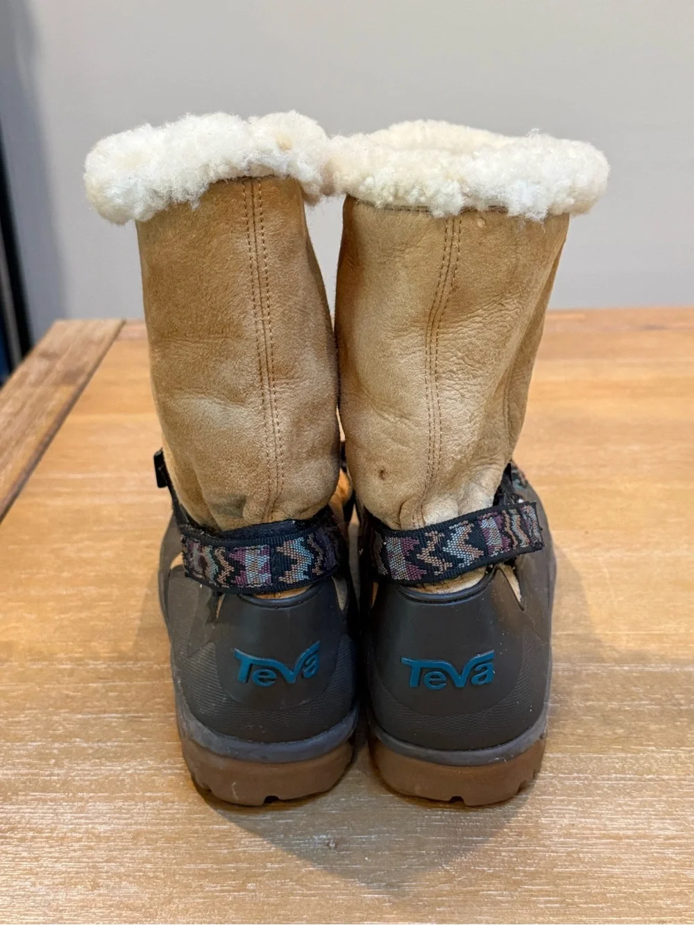 Vtg Teva Men’s Shearling Sandal Boot Straps Outdoor Tan Winter Warm Sz 9 EU 43